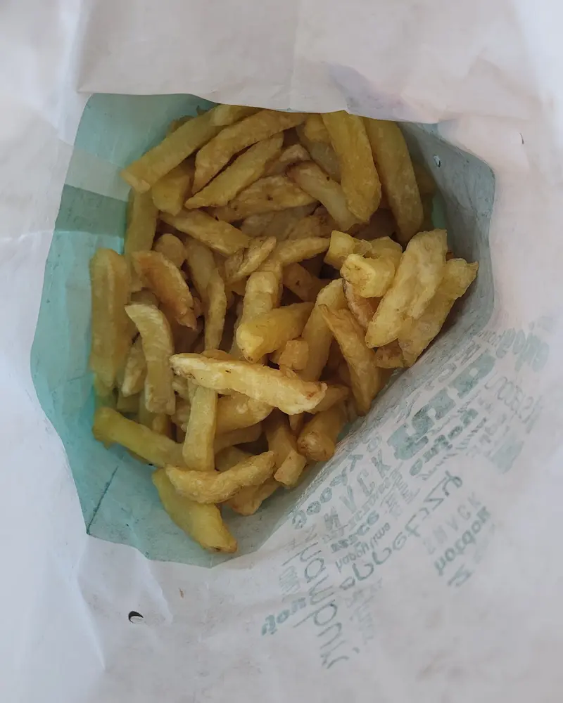 Frieten in een puntzak