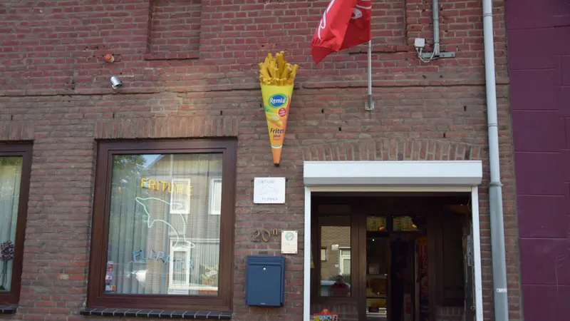 De gevel van Friture Flipper, In de Camp 20a
